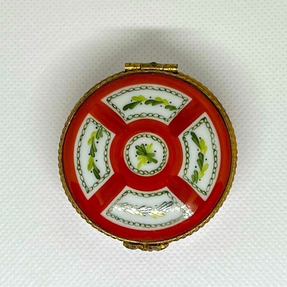 Classic Limoges Box - Picture 2 of 12